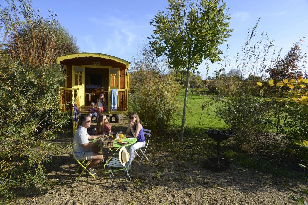 Les Roulottes & Cottages Du Moulin Chenille-Change ภายนอก รูปภาพ