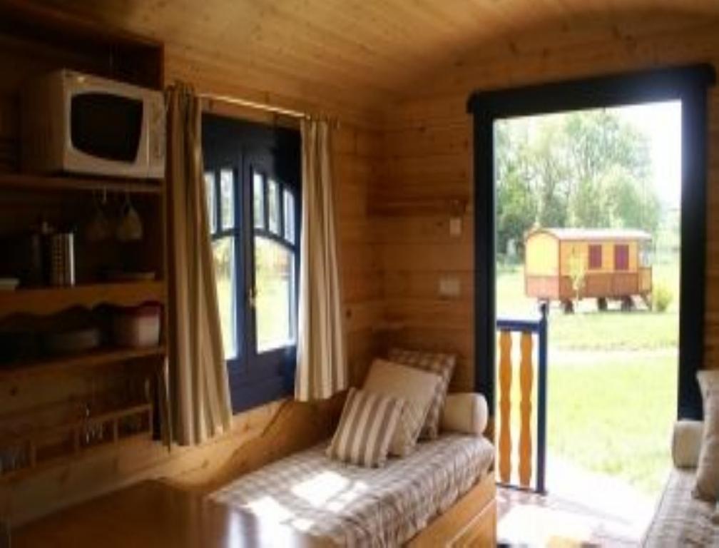 Les Roulottes & Cottages Du Moulin Chenille-Change ภายนอก รูปภาพ
